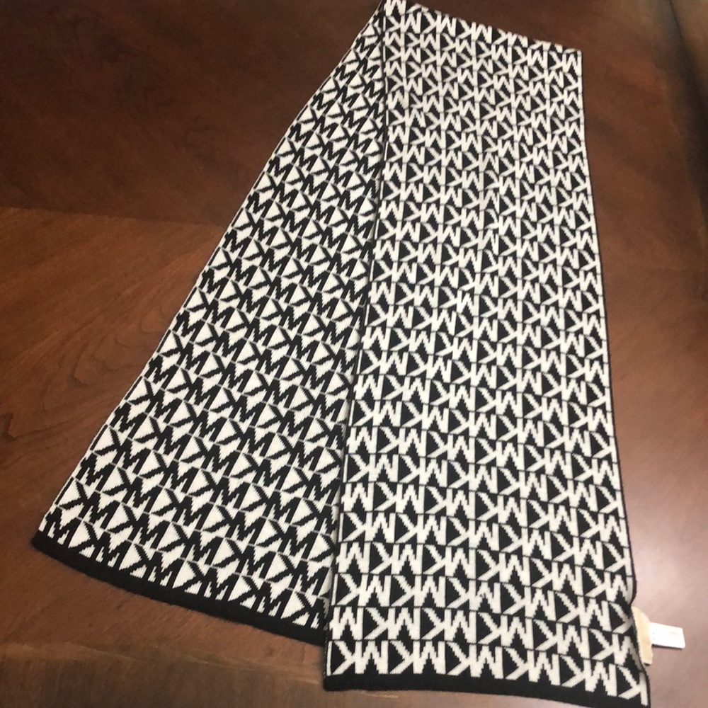 Like New Michael Kors Signature Logo Scarf